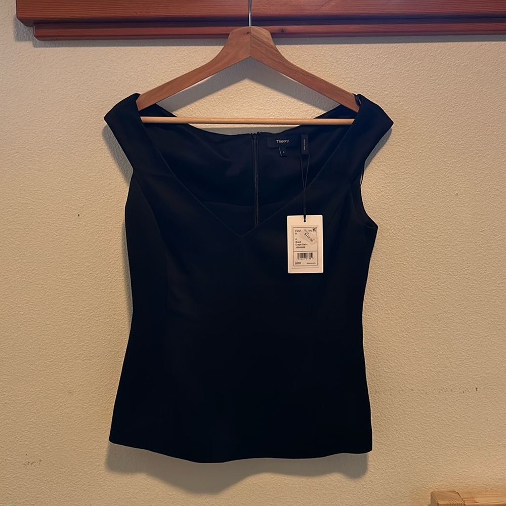 Theory sweetheart neck line blouse